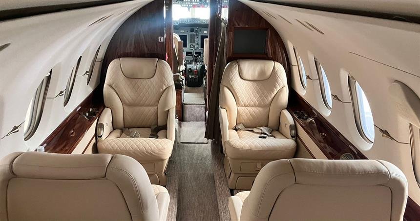 Hawker 800XP interior